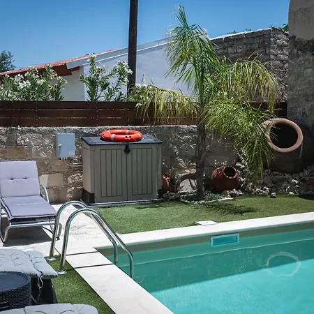 To Palati With Private Pool بيت للعطل