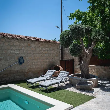 To Palati With Private Pool Tatil Evi *